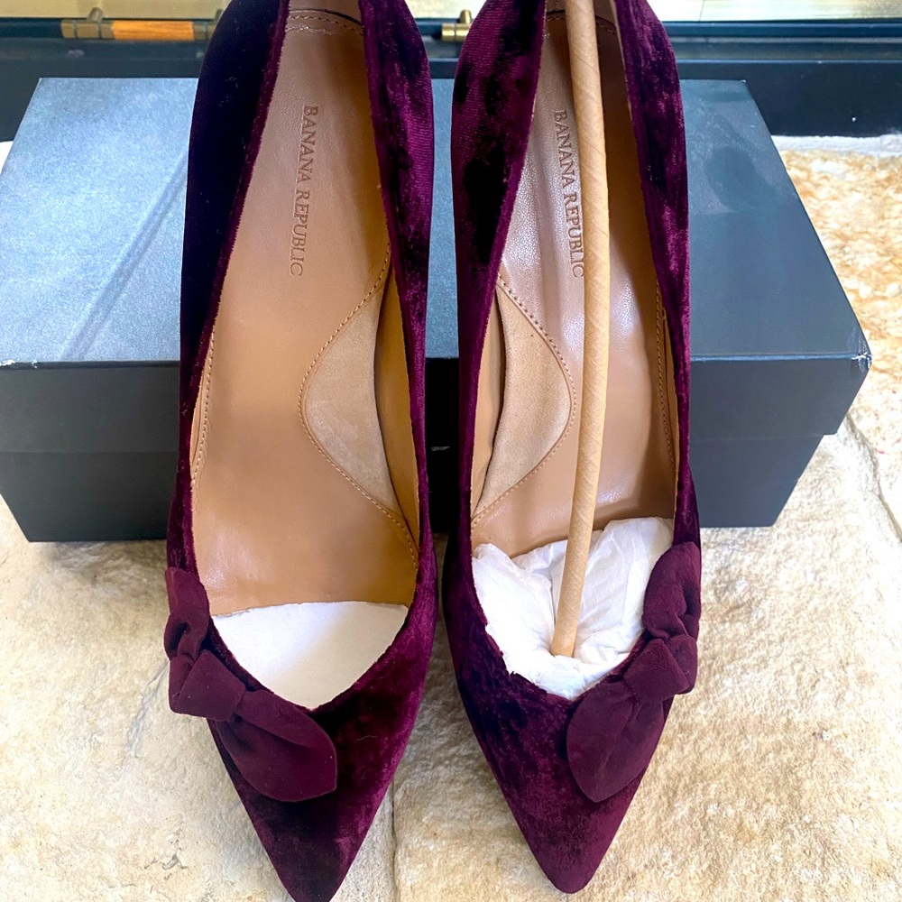 New Banana Republic - Burgundy Velvet Heels with Bow
